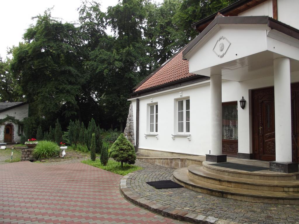 Dedek Park - Historyczny Dworek W Pieknym Parku Skaryszewskim Obok Stadionu Narodowego Varsovia Exterior foto