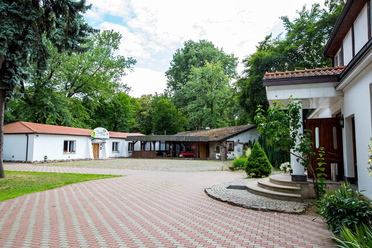 Dedek Park - Historyczny Dworek W Pieknym Parku Skaryszewskim Obok Stadionu Narodowego Varsovia Exterior foto